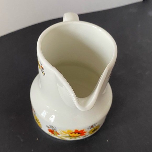 Vintage Sunflower/Daisy Johnson Brothers Creamer - Picture 3 of 4